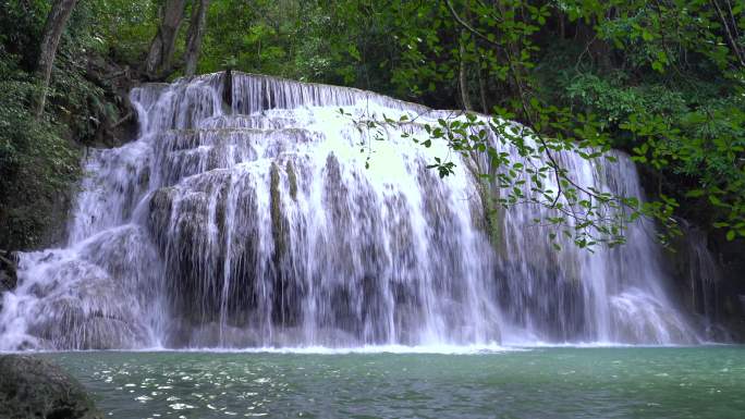 泰国北碧府的怀美卡明瀑布