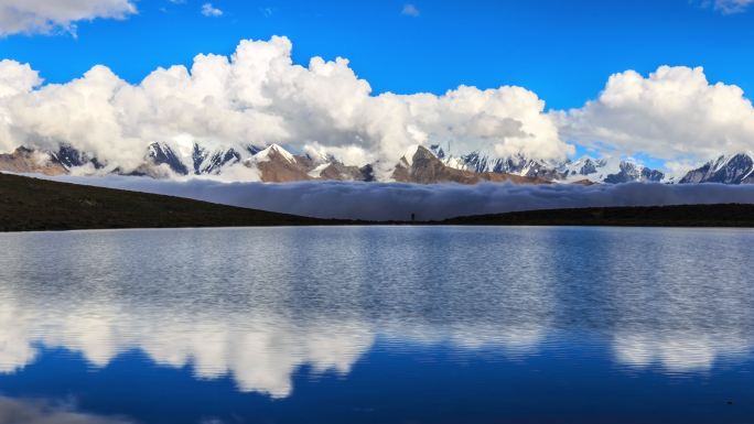 间隔拍摄山峰著名自然景观雪湖