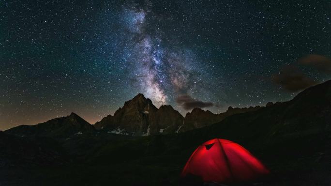 银河的时间流逝和繁星闪烁的天空