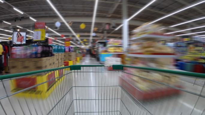 购物车超延时超市消费购物视频移动的购物车