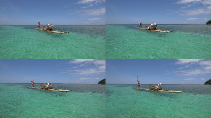 牙买加加勒比海上的游客竹筏