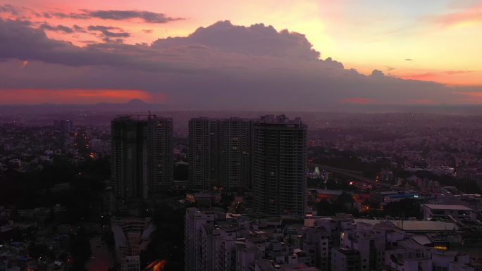 日落黄昏的班加罗尔城市景观