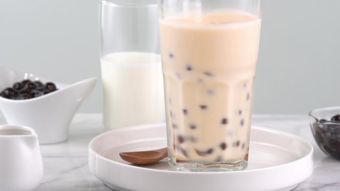 搅拌木薯珍珠奶茶饮品美味制作视频素材