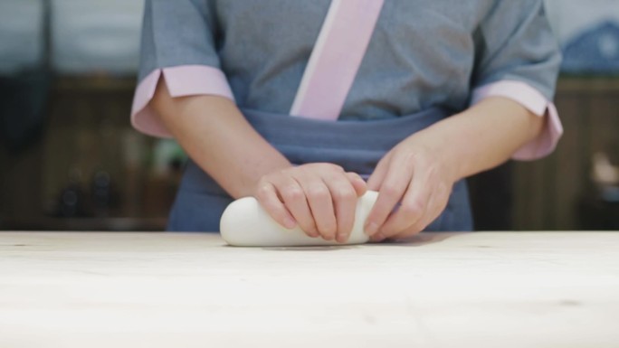 高清揉面擀皮包饺子实拍