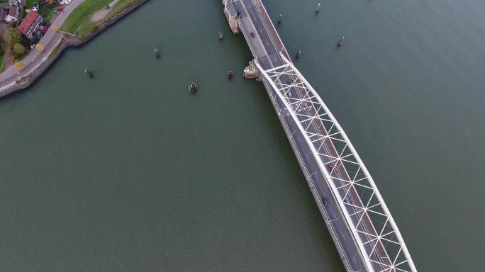 荷兰杜德雷赫特河上桥的鸟瞰图