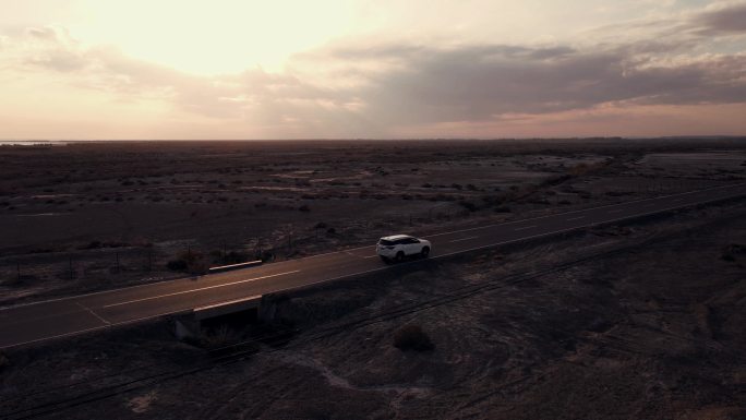 新疆-落日-夕阳-艾美克湖-跟车-航拍