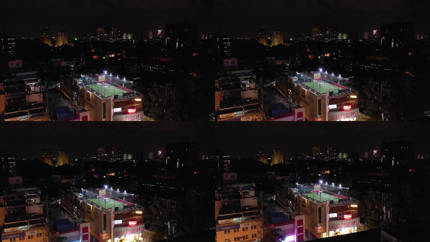 夜晚照亮班加罗尔城市