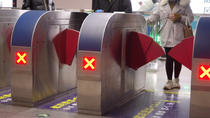地铁站手机扫码进地铁站-刷卡扫码进站