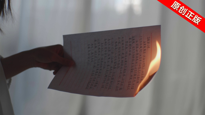 美女写信写日记烧信烧毁信件伤感视频素材