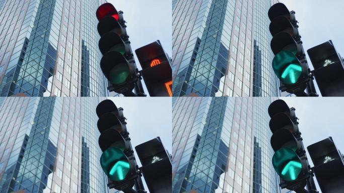 摩天大楼附近的红绿灯