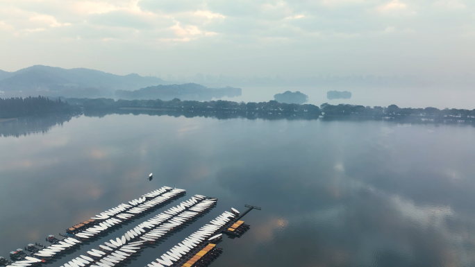 4K超高清航拍杭州西湖杨公堤手划船码头