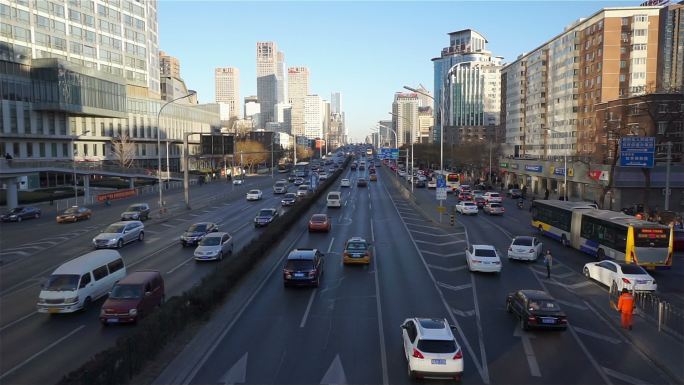 北京中央商务区高峰时段的交通状况。