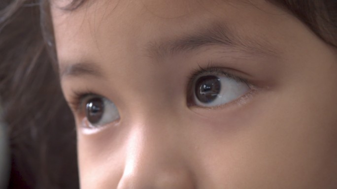 女孩的眼睛单纯清纯心灵的窗户