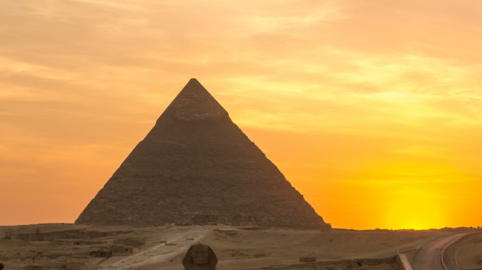 在埃及吉萨，大金字塔的时间在日落时流逝