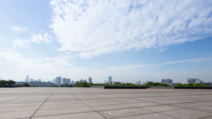 空旷的广场时光流逝。