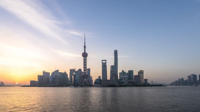 上海江边的城市景观和天际线