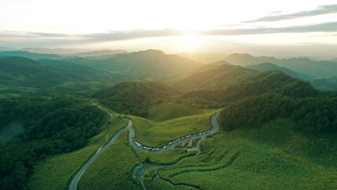 日落时分的墨西哥鸟瞰大景风光美景盘山公路