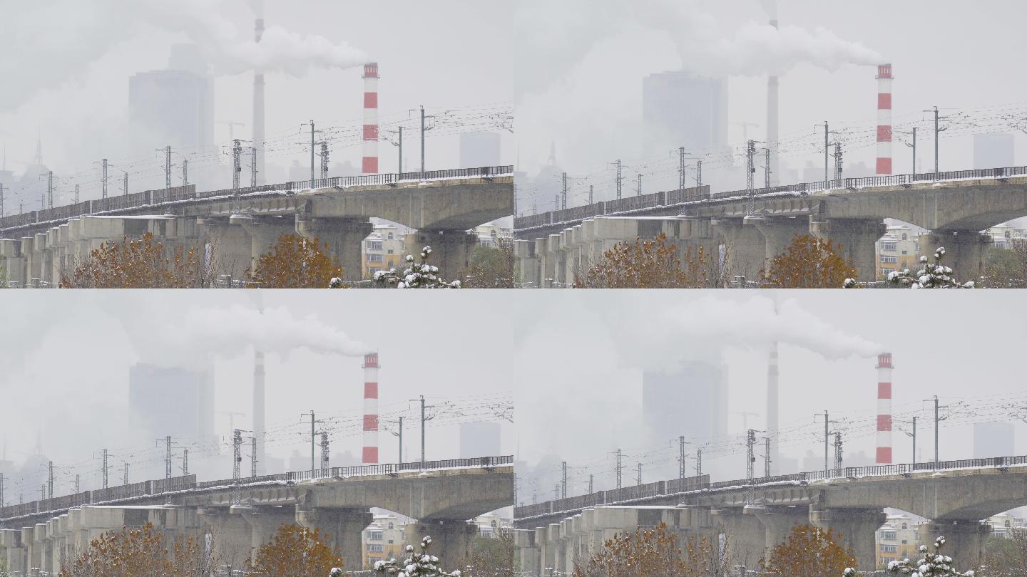 中国东北辽宁沈阳冬季雪景烟囱建筑与铁路