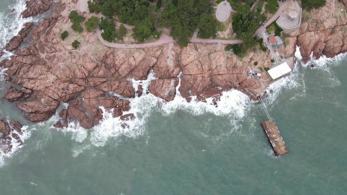 航拍大海礁石海浪风景