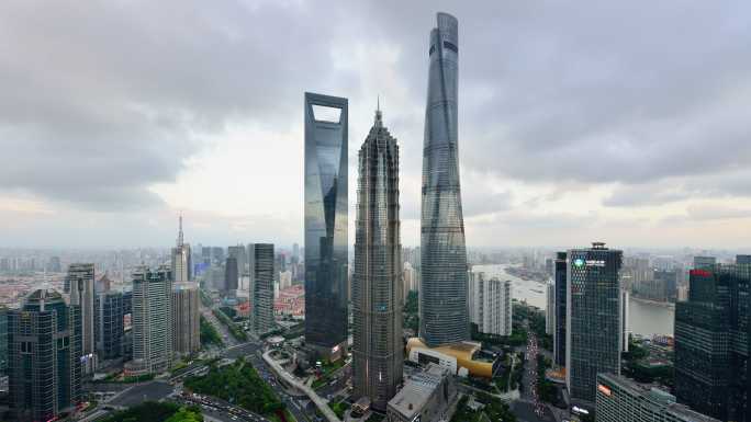 上海陆家嘴金融区的标志性摩天大楼。
