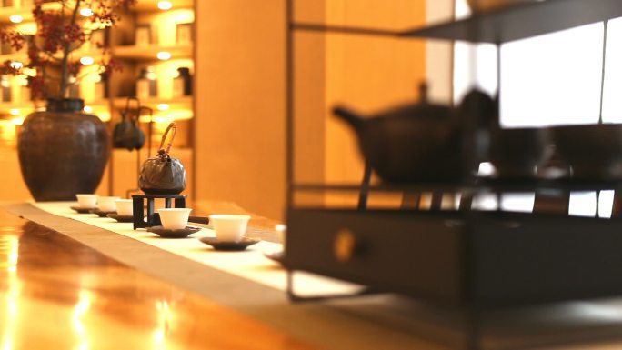 日本风格的茶具在现代客厅的桌子上