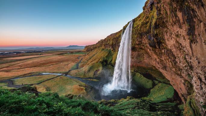 冰岛瀑布美丽的北欧景观。