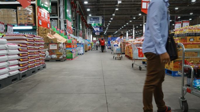 超市里拥挤的人群商场商业品牌导购超市人流