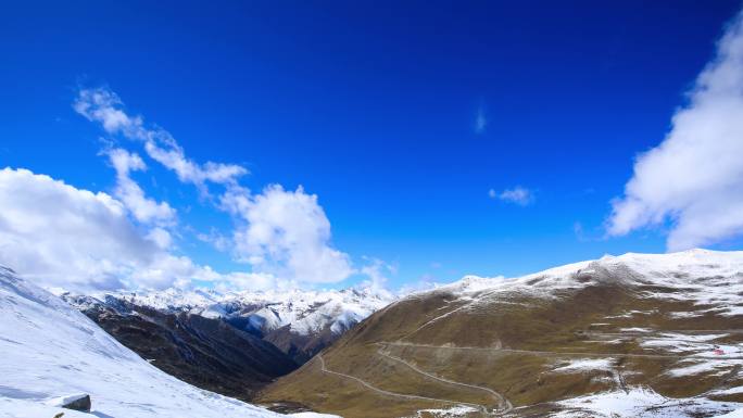 川西高原阿坝雪山雪景蓝天白云舒云卷延时