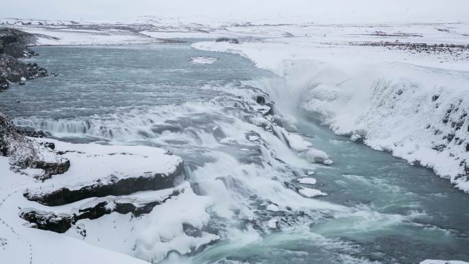 冰岛湾金色瀑布冬季严冬气流冰雪覆盖