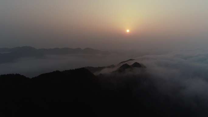 大山 日出 晨雾 远山 太阳出来 薄雾