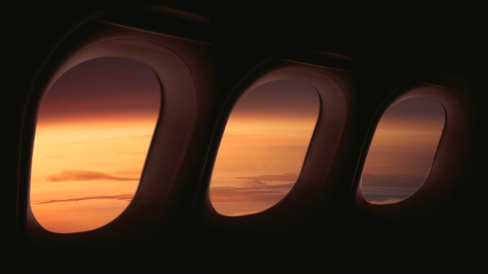 从飞机窗口看外面飞机窗户舷窗飞机窗外景观