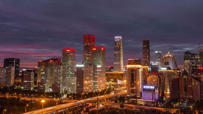 北京夜晚灯火通明的摩天大楼