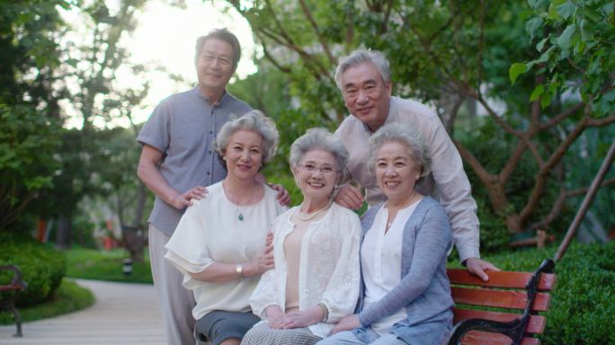老年人在养老院美好生活幸福生活老龄化社会