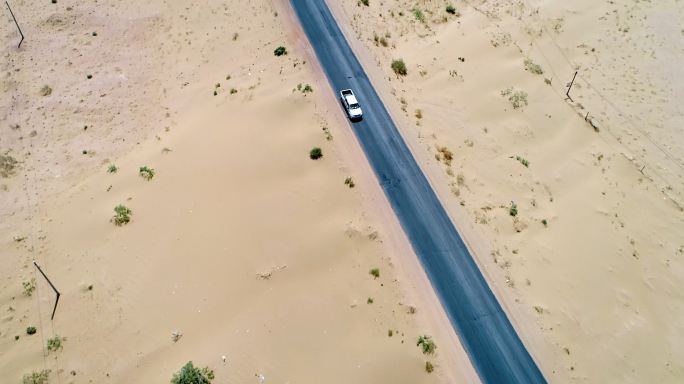 沙漠公路鸟瞰荒无人烟西部风光