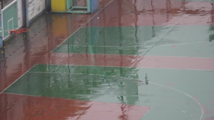 雨中篮球场体育场 (3)