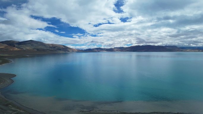 西藏高原湖泊佩枯湖航拍素材