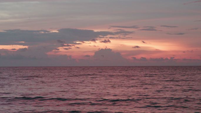 海上日落彩霞海面云朵