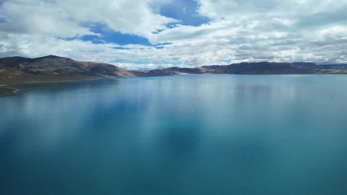 西藏高原湖泊佩枯湖航拍素材环视视频