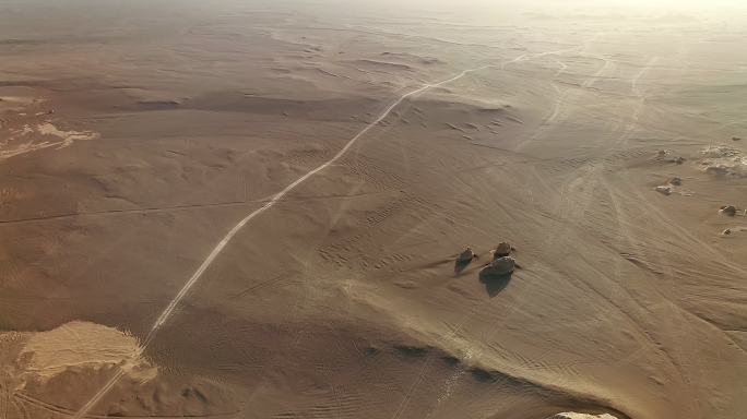 干旱的沙漠被侵蚀的戈壁滩航拍视角