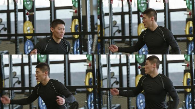 儿童在教练的指导下进行体能训练