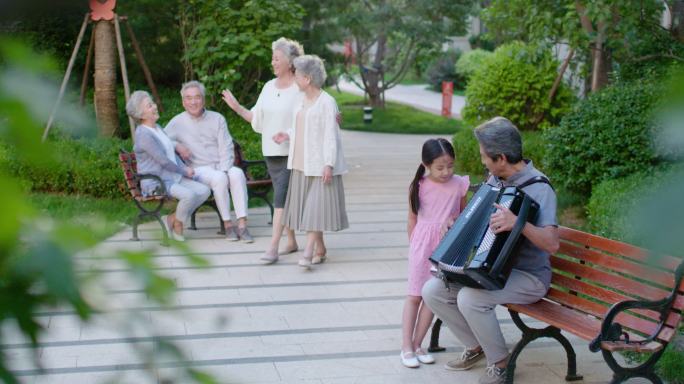 老年人在养老院放松疗养院音乐