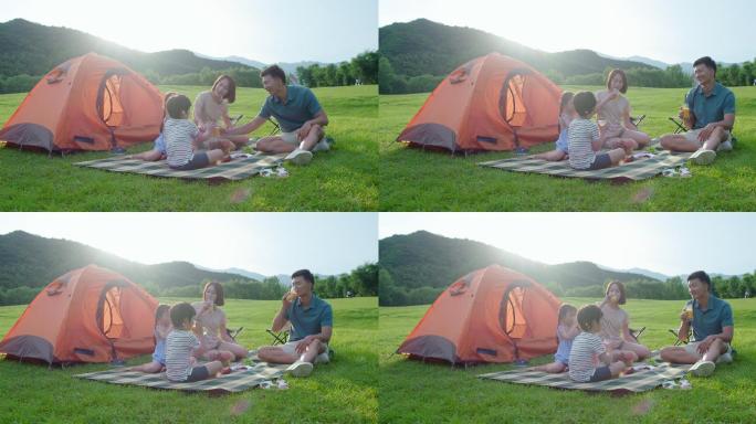 年轻家庭户外野餐野外野营亲子