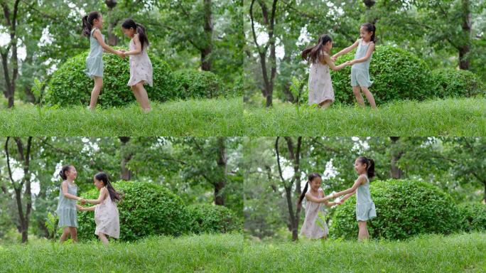 两个小女孩在草地上玩耍