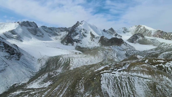 独库公路雪山