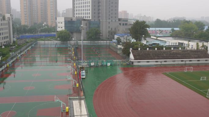 雨中积水操场 (2)