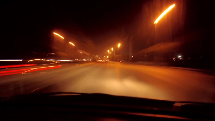 夜晚开车速度感