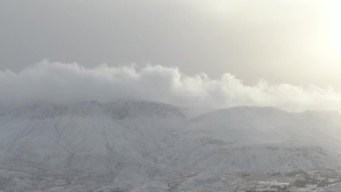 雪山村落