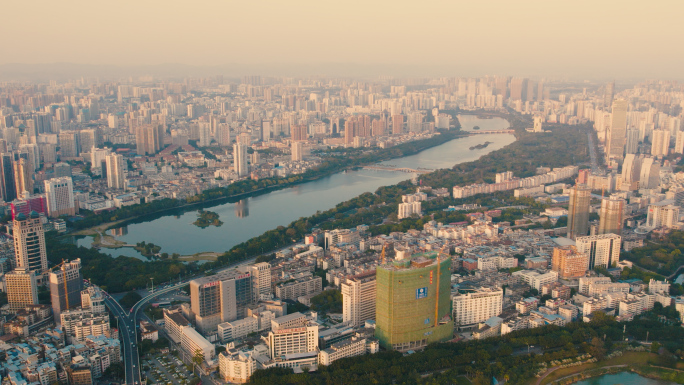 南宁南湖公园青秀区城市高楼夕阳航拍