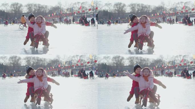 兄妹俩在冰上玩雪橇