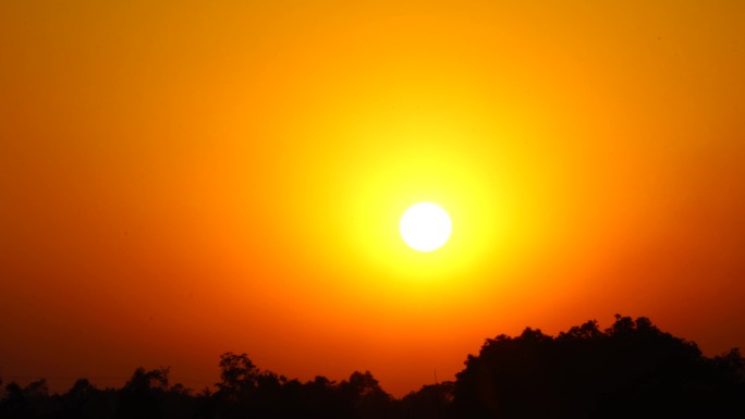 落日，太阳慢慢落下